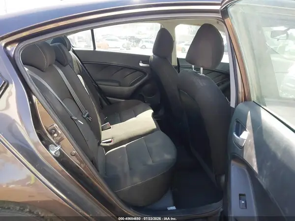 3KPFK4A7XJE177056 2018 KIA FORTE - Image 8
