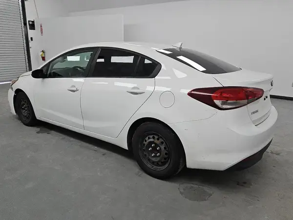 3KPFK4A7XJE179891 2018 KIA FORTE - Image 2