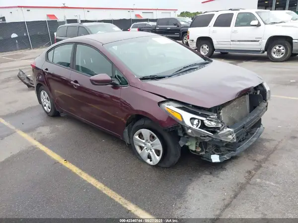 3KPFK4A7XJE181351 2018 KIA FORTE - Image 1