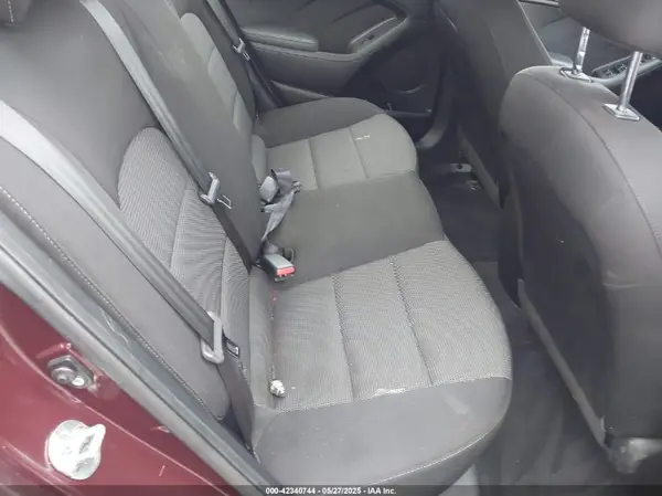 3KPFK4A7XJE181351 2018 KIA FORTE - Image 8