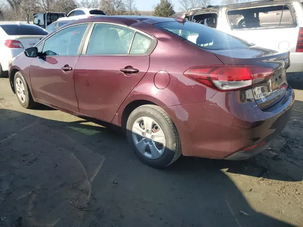 3KPFK4A7XJE181799 2018 KIA FORTE - Image 2
