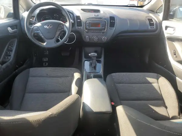 3KPFK4A7XJE181799 2018 KIA FORTE - Image 8