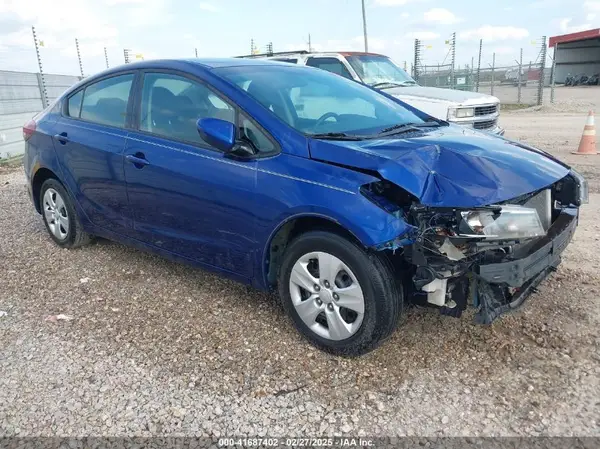 3KPFK4A7XJE182368 2018 KIA FORTE - Image 1