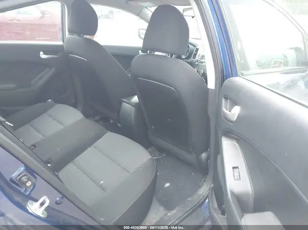 3KPFK4A7XJE183312 2018 KIA FORTE - Image 8