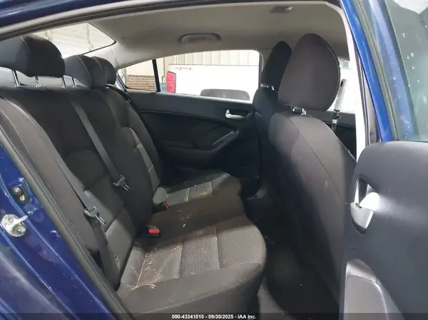 3KPFK4A7XJE184282 2018 KIA FORTE - Image 8