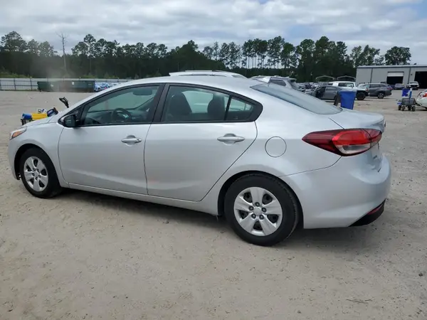 3KPFK4A7XJE184816 2018 KIA FORTE - Image 2