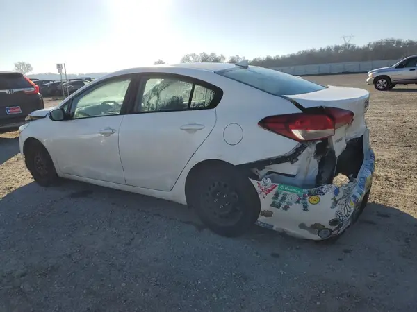 3KPFK4A7XJE185223 2018 KIA FORTE - Image 2