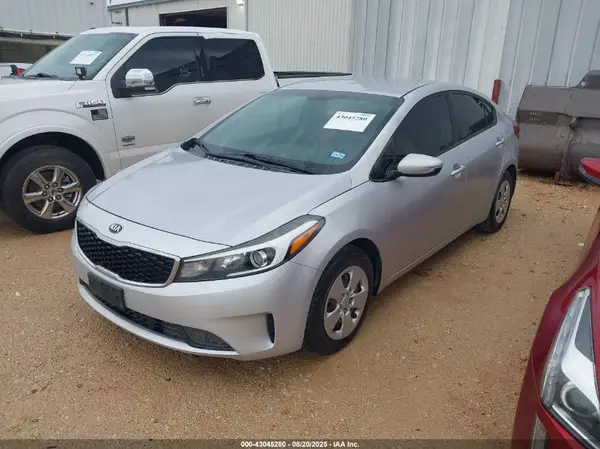 3KPFK4A7XJE194018 2018 KIA FORTE - Image 2