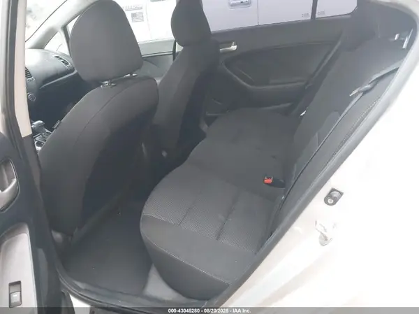 3KPFK4A7XJE194018 2018 KIA FORTE - Image 8