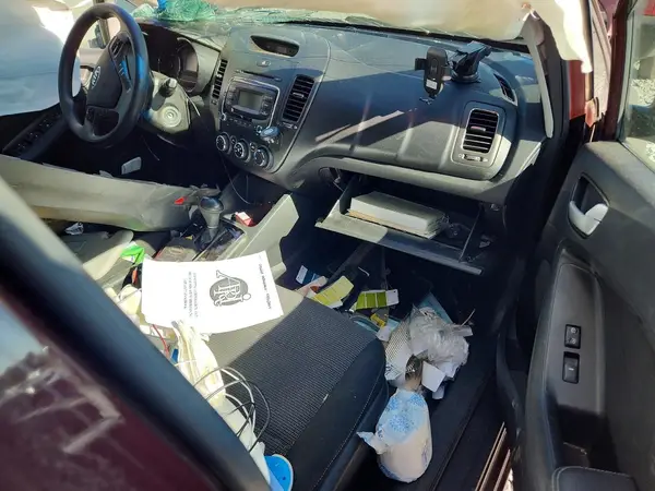 3KPFK4A7XJE199705 2018 KIA FORTE - Image 8