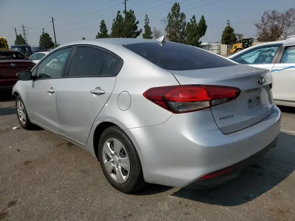 3KPFK4A7XJE203171 2018 KIA FORTE - Image 2