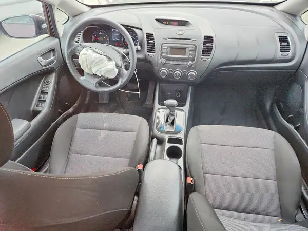 3KPFK4A7XJE204305 2018 KIA FORTE - Image 8
