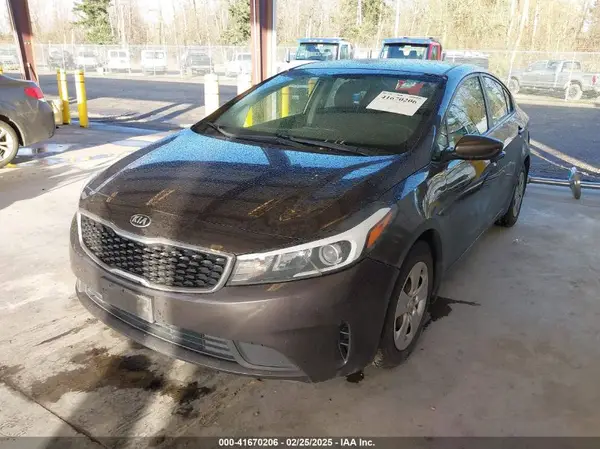 3KPFK4A7XJE206703 2018 KIA FORTE - Image 2
