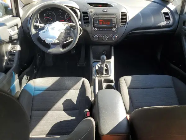 3KPFK4A7XJE208063 2018 KIA FORTE - Image 8
