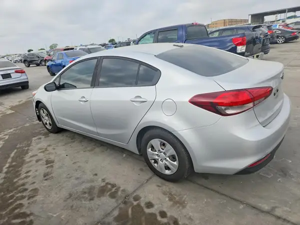 3KPFK4A7XJE208953 2018 KIA FORTE - Image 2