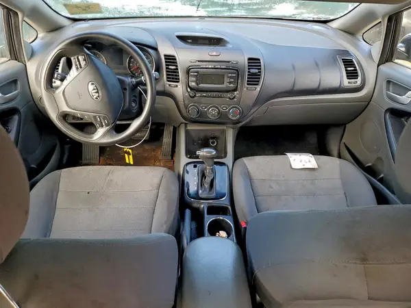 3KPFK4A7XJE209679 2018 KIA FORTE - Image 8