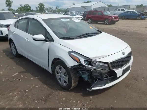 3KPFK4A7XJE211738 2018 KIA FORTE - Image 1