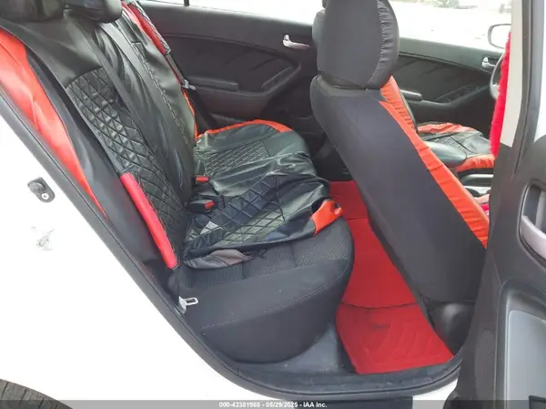 3KPFK4A7XJE211738 2018 KIA FORTE - Image 8