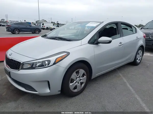 3KPFK4A7XJE214283 2018 KIA FORTE - Image 2