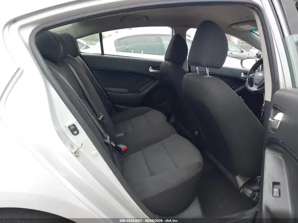 3KPFK4A7XJE214283 2018 KIA FORTE - Image 8