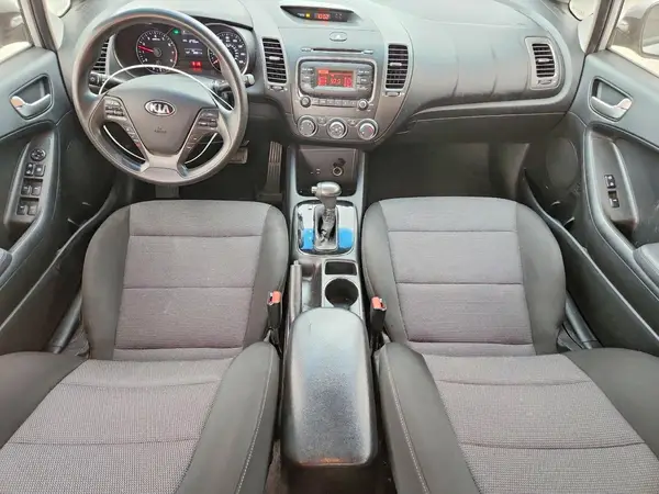 3KPFK4A7XJE215739 2018 KIA FORTE - Image 8
