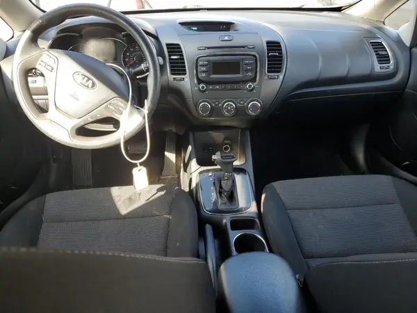3KPFK4A7XJE215806 2018 KIA FORTE - Image 8