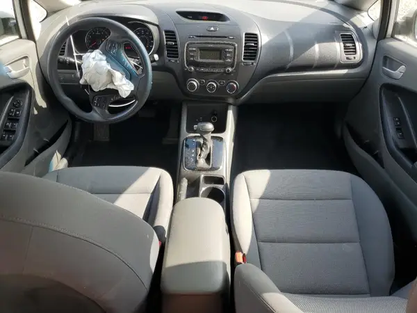 3KPFK4A7XJE216910 2018 KIA FORTE - Image 8