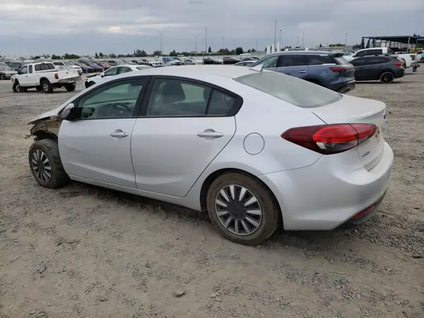 3KPFK4A7XJE218088 2018 KIA FORTE - Image 2