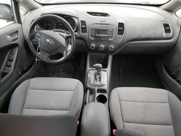 3KPFK4A7XJE218088 2018 KIA FORTE - Image 8