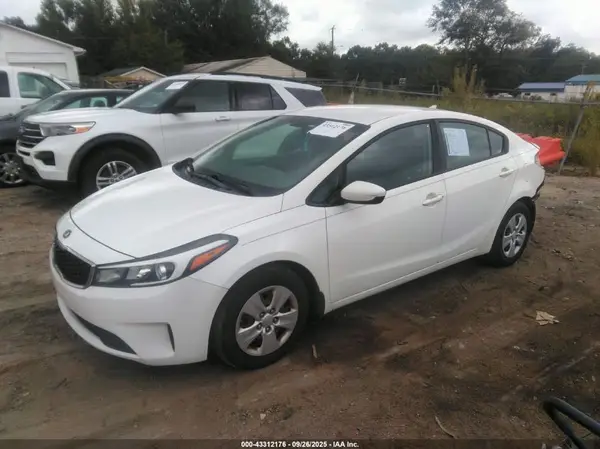 3KPFK4A7XJE221248 2018 KIA FORTE - Image 2