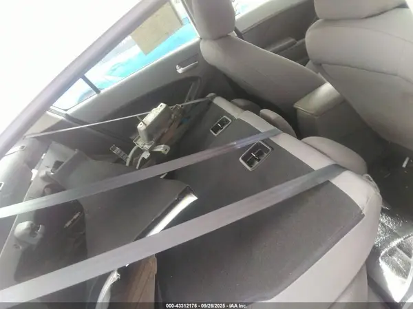3KPFK4A7XJE221248 2018 KIA FORTE - Image 8