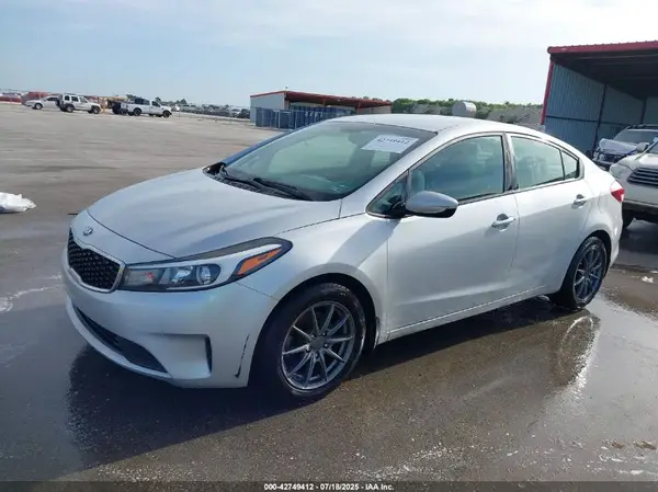 3KPFK4A7XJE226661 2018 KIA FORTE - Image 2
