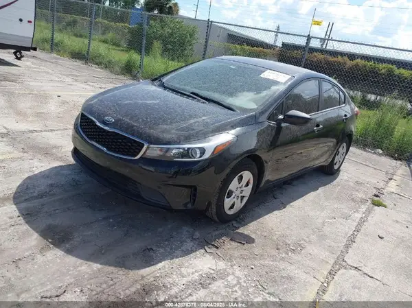3KPFK4A7XJE226904 2018 KIA FORTE - Image 2