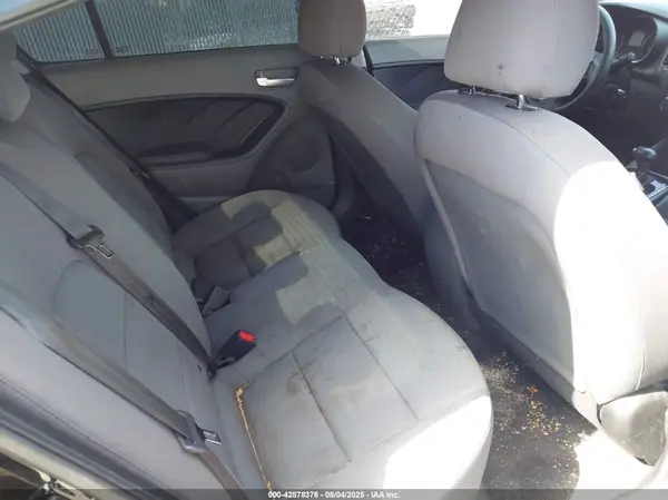 3KPFK4A7XJE226904 2018 KIA FORTE - Image 8