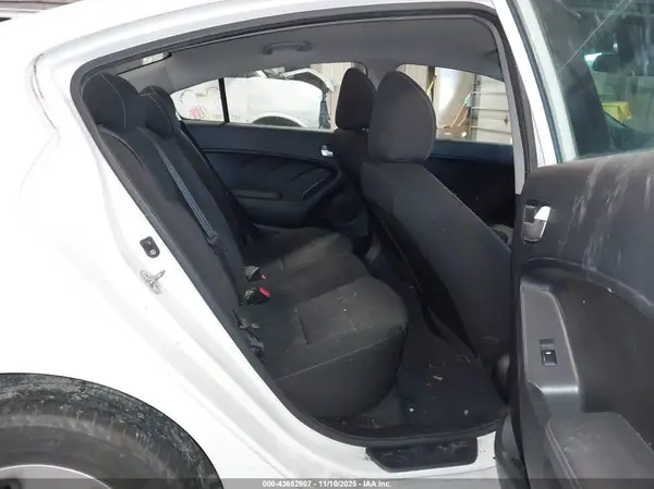 3KPFK4A7XJE228961 2018 KIA FORTE - Image 8