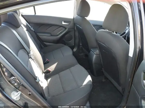 3KPFK4A7XJE229222 2018 KIA FORTE - Image 8