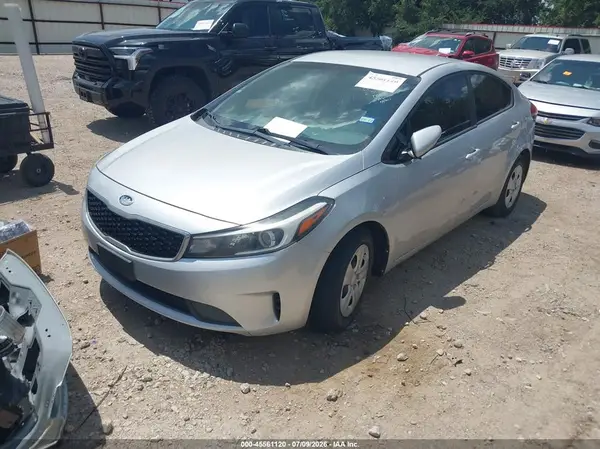 3KPFK4A7XJE231374 2018 KIA FORTE - Image 2