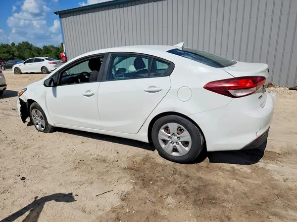 3KPFK4A7XJE233299 2018 KIA FORTE - Image 2