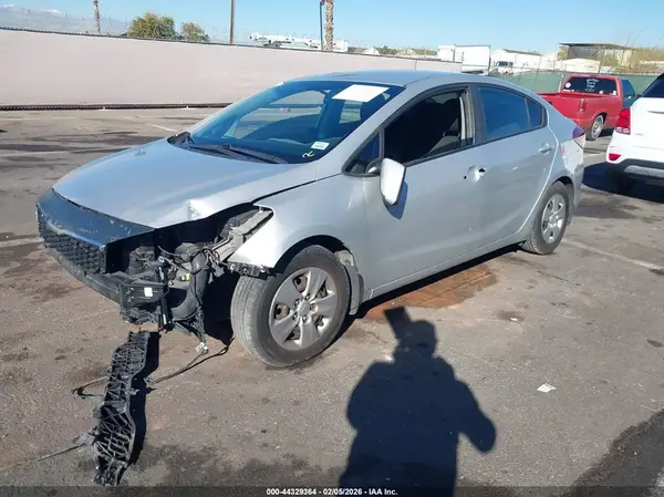 3KPFK4A7XJE234162 2018 KIA FORTE - Image 2