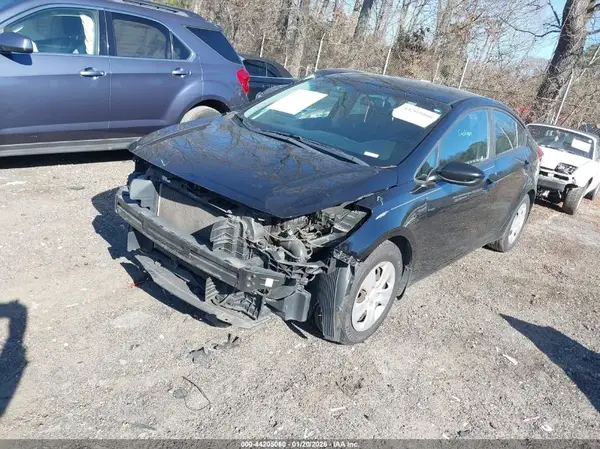 3KPFK4A7XJE234467 2018 KIA FORTE - Image 2
