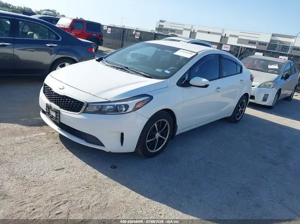3KPFK4A7XJE235439 2018 KIA FORTE - Image 2