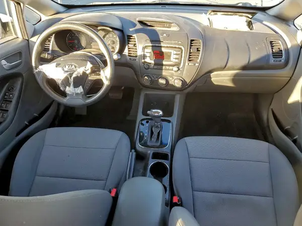 3KPFK4A7XJE235800 2018 KIA FORTE - Image 8