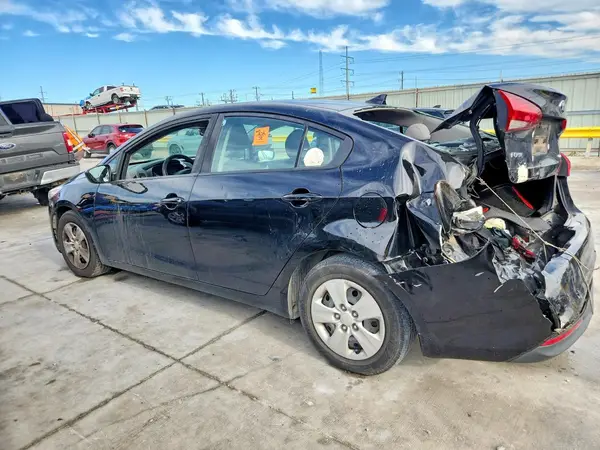 3KPFK4A7XJE236672 2018 KIA FORTE - Image 2