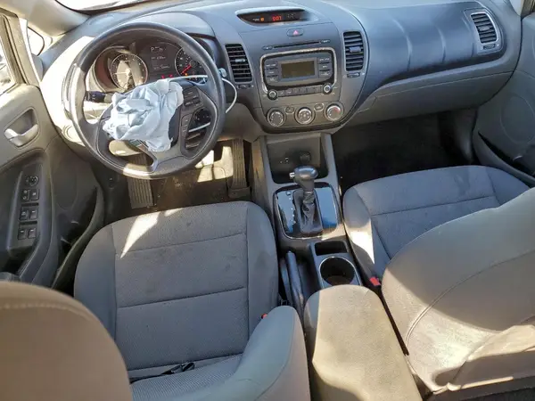 3KPFK4A7XJE238244 2018 KIA FORTE - Image 8