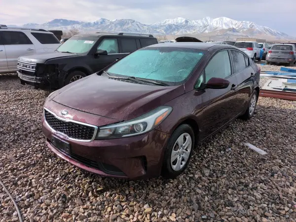 3KPFK4A7XJE238275 2018 KIA FORTE - Image 1