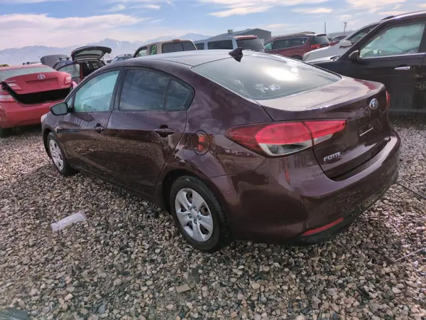 3KPFK4A7XJE238275 2018 KIA FORTE - Image 2