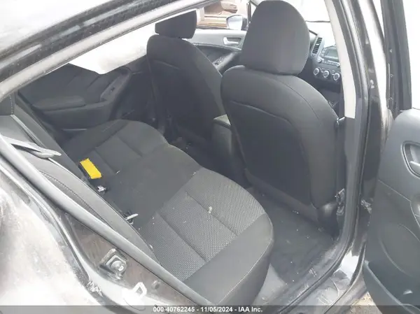 3KPFK4A7XJE245033 2018 KIA FORTE - Image 8