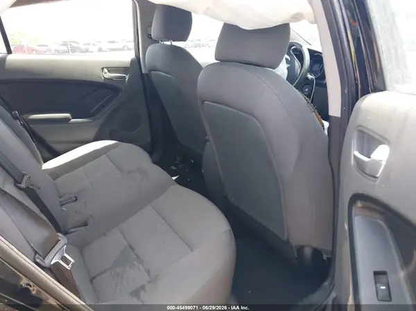 3KPFK4A7XJE247316 2018 KIA FORTE - Image 8
