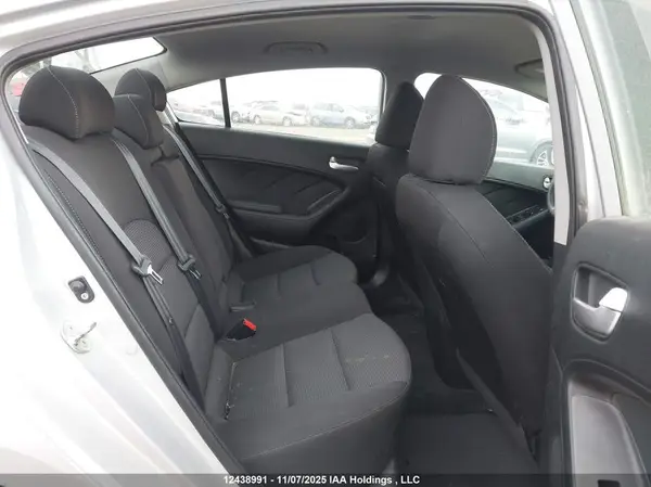 3KPFK4A7XJE251673 2018 KIA FORTE - Image 8