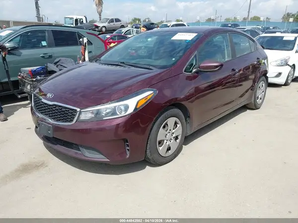 3KPFK4A7XJE254783 2018 KIA FORTE - Image 2
